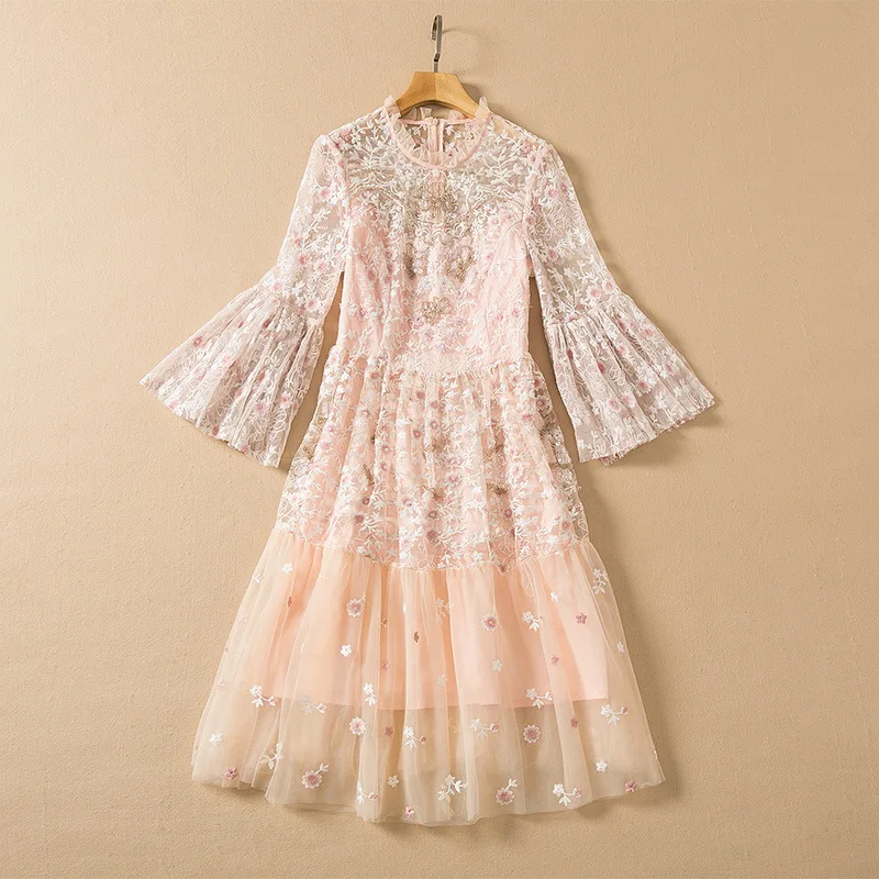 

Женская одежда в европейском и американском стиле, новинка весны 2022, Сетчатое розовое платье с рукавами-колоколами и цветочной вышивкой, размер XXL