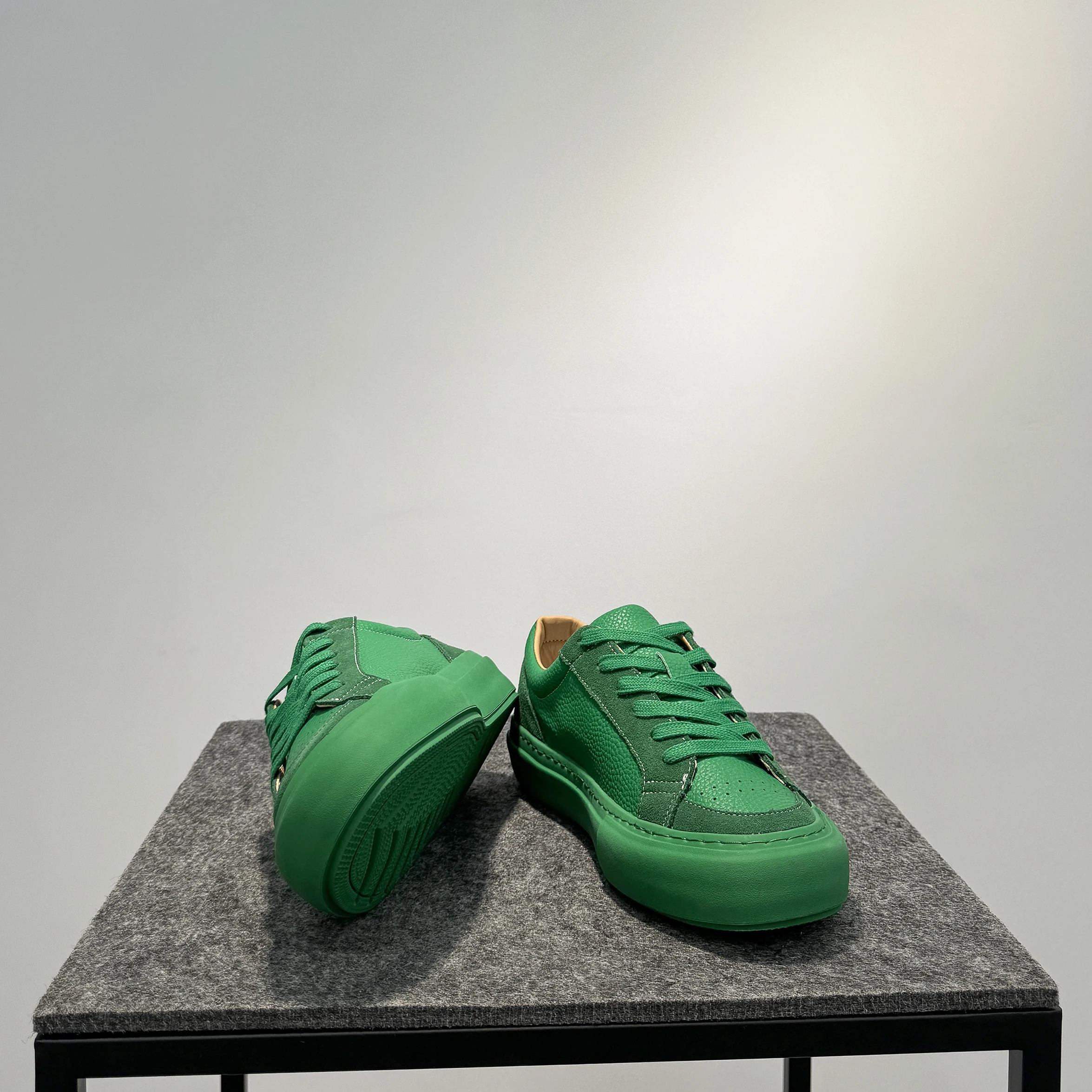 Мужская универсальная обувь. Модная Новые классические кроссовки 2024. Модные