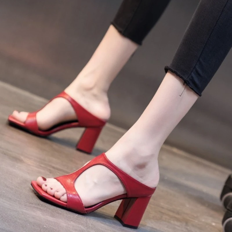 Летние новые тапочки на толстом каблуке 2024 женская верхняя одежда с квадратным