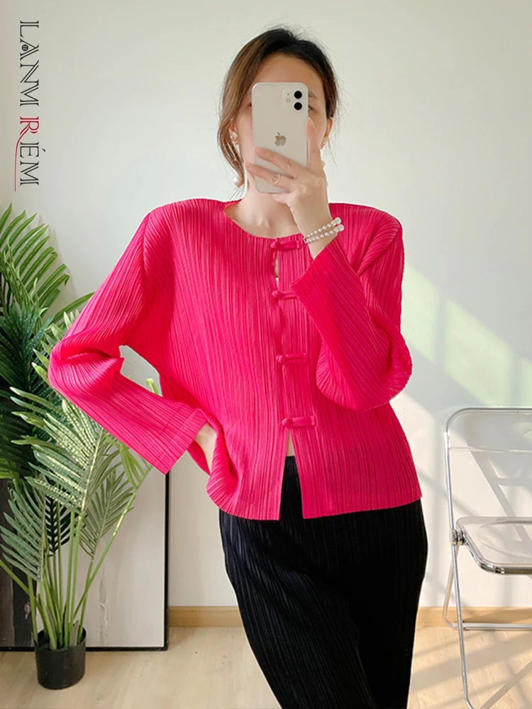 

LANMREM Solid Color Pleated Casual Shrit For Women Slim Single Breasted Round Collar Long Sleeve Tops Fashion 2022 Spring 2N812