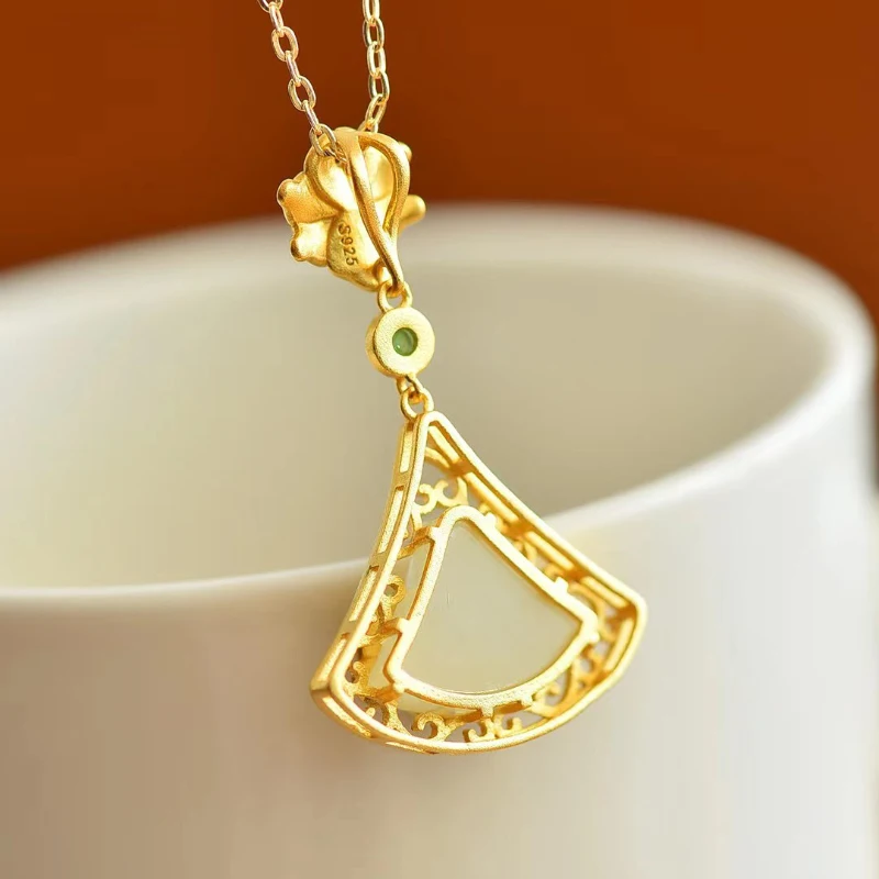 Кулон женский из натурального нефрита треугольной формы с эмалью