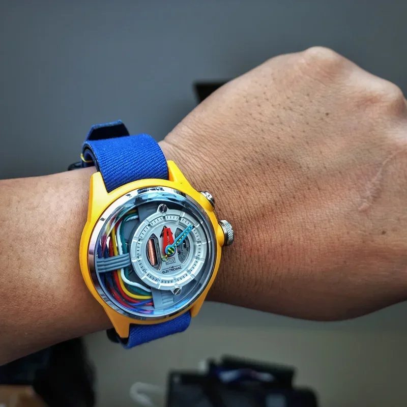 Электронные часы Electricianz