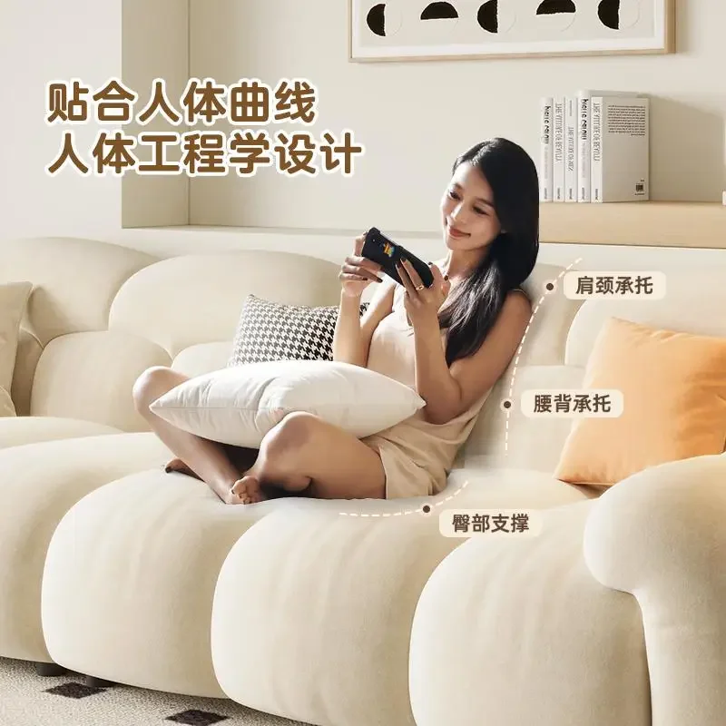 Кремовый диван-хмара с ветром гостиная маленькая квартира прямой ряд простая