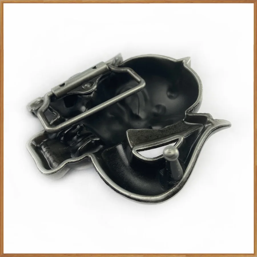 Застежка для ремня "Моторный череп" из сплава цинка с ретро-дизайном и покрытием из олова 02755, подходит для ремней шириной 4 см.