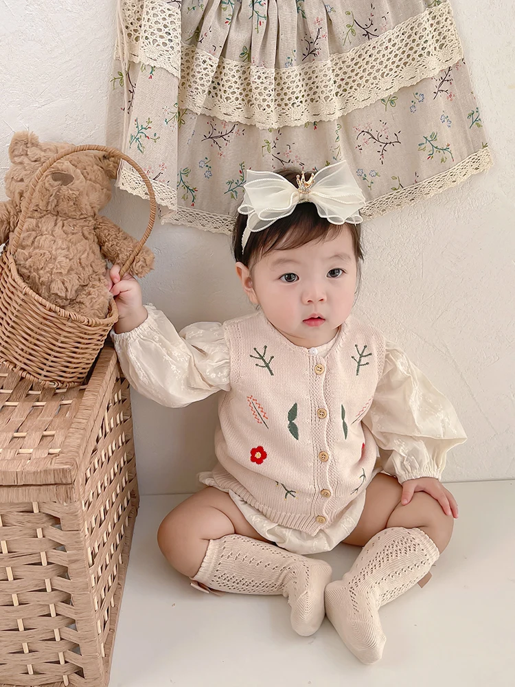 China supplier 2022 autumn and winter hot sale New Baby all-match vest embroidered cotton cardigan all-match small coat white pea coat