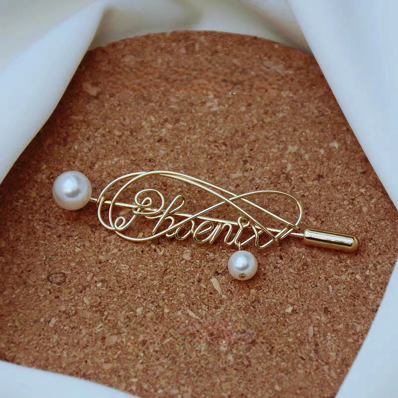 

[Custom] Brooch Pearl Original Design Niche Accessories Letters Gift Advanced Sense Brooches Party Jewelry for Women Fashion