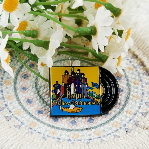 Брошь рок-группы