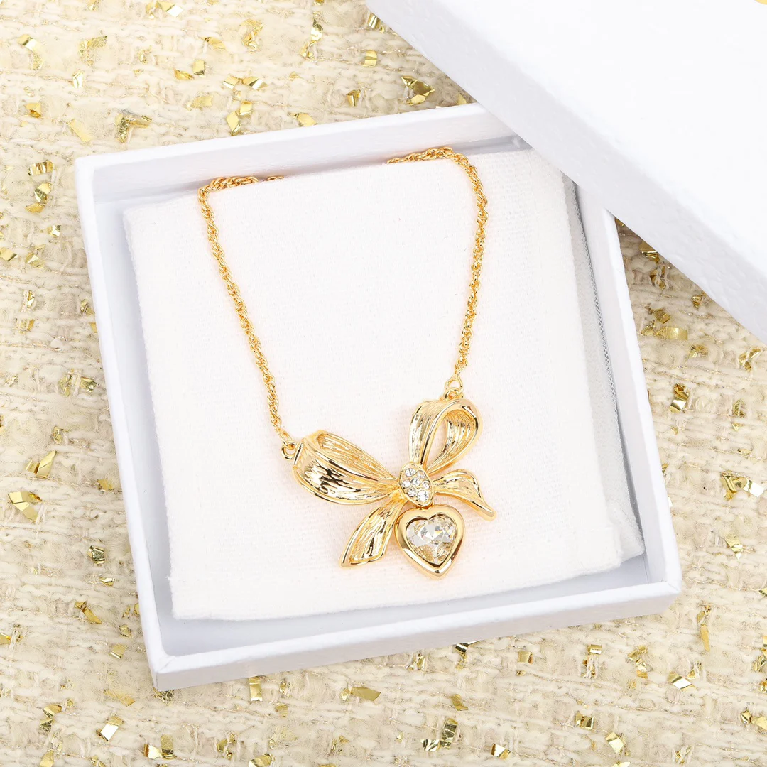

Vintage Jewelry 18K Gold Bow Heart Crystal Necklace For Women Top Quality Famous Luxury Designer Classic Party Runway Trendy