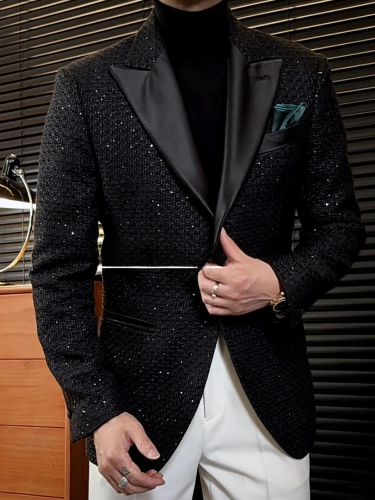 Древний модный весенне-осенний прикрашенный воротник с лацканами и блестками