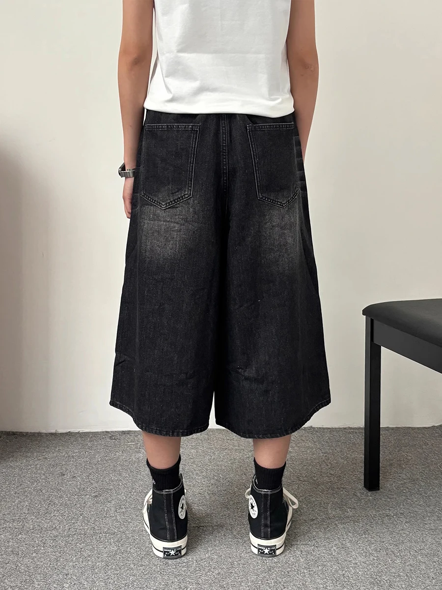 Женские джинсовые шорты REDDACHiC с низкой посадкой черные однотонные потертые