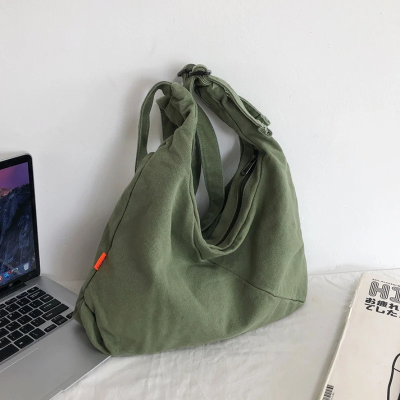 

Женская сумка-хобо из мягкой ткани