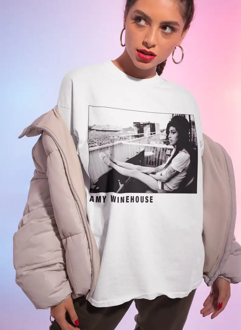 Футболка Amy Winehouse унисекс подарок для любителей Эми Винкрей черная футболка с
