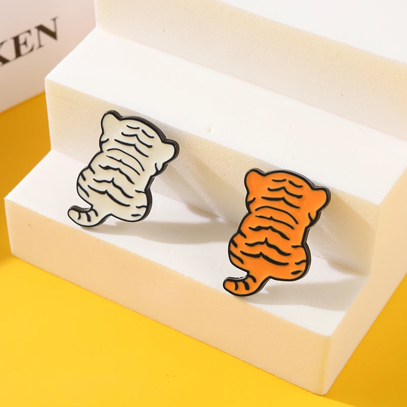 

Lovely Tiger Enamel Pin Custom Animal Chibi White Tiger Brooches Lapel Pin Shirt Bag Badge Cartoon Jewelry Gift for Ki