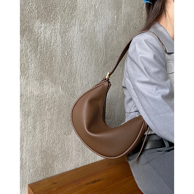 

high quality luxury brand Autumn and Winter 2023 New Leisure Simple Saddle Leather Women's Crossbody Small Crescent Bag One Shou