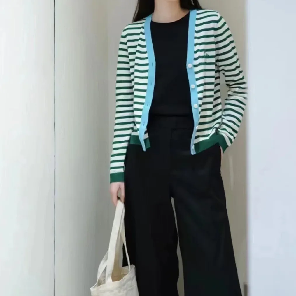 Женский трикотажный кардиган с V-образным вырезом и длинным рукавом