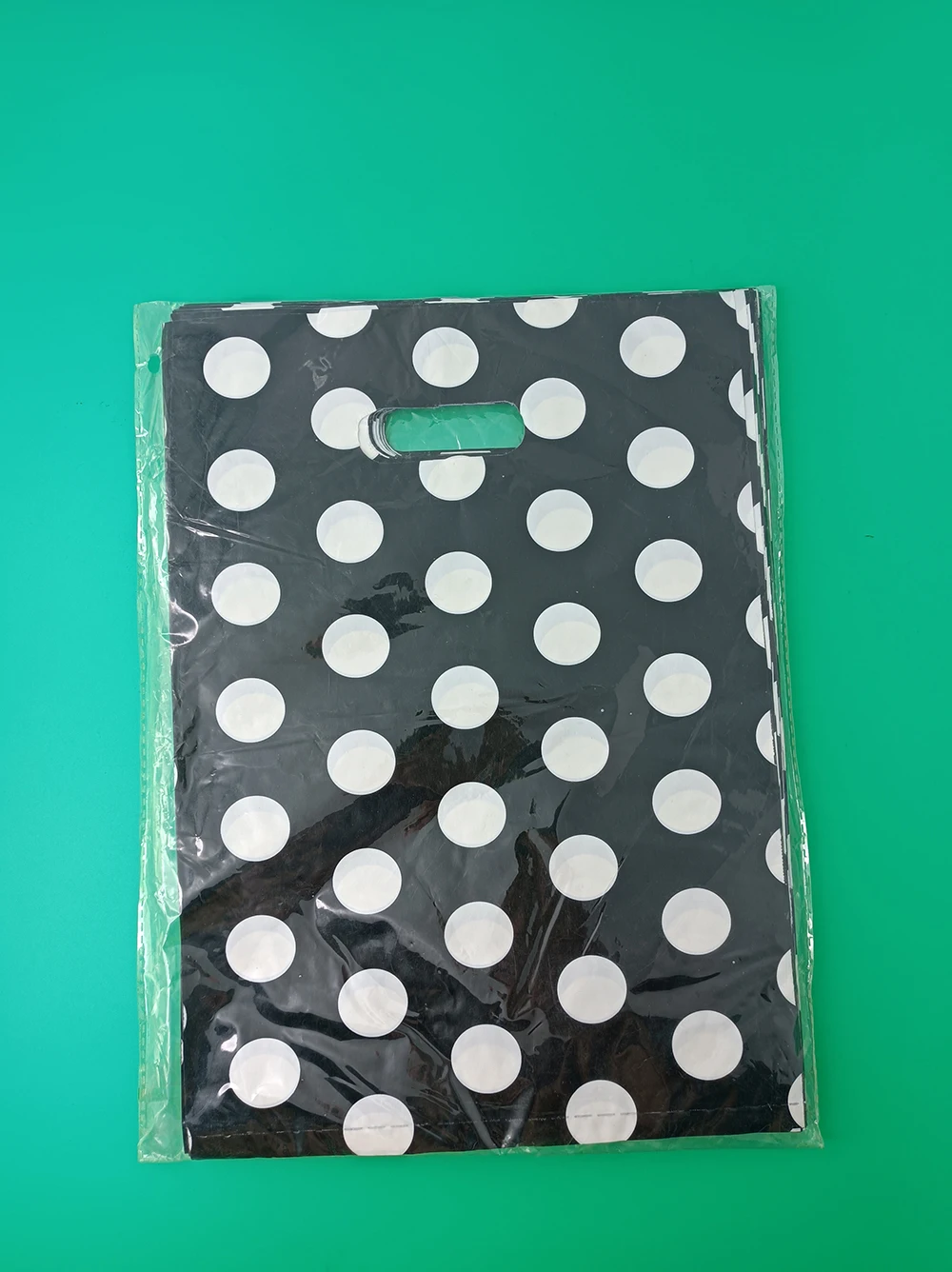 Белый круглый пластиковый пакет в горошек пластиковая сумка-переноска с