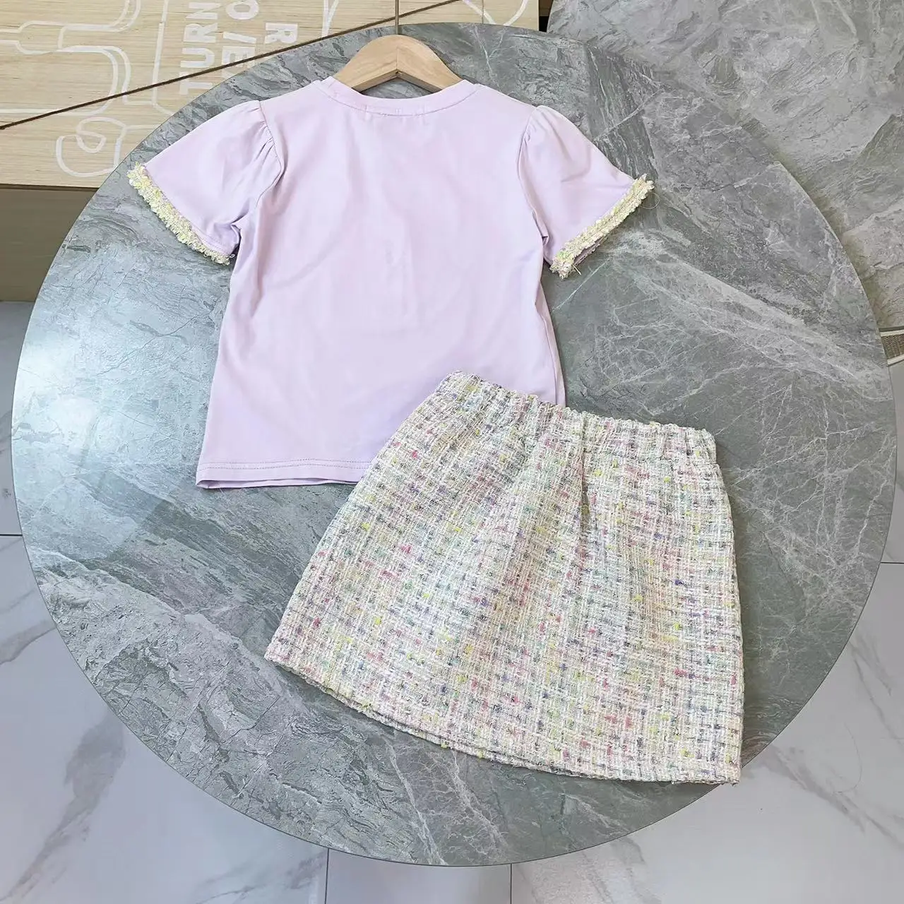 

Popular Children's Wear European and American Style 2023 Summer New Product Girls' Short Sleeve Simple Fashion Top Paired with W