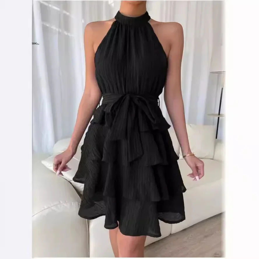 Платье без рукавов с рюшами на шнуровке