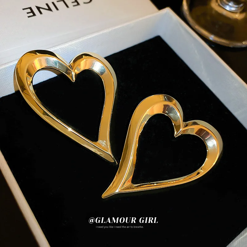 

TIOWIOS 2023 S925 Silver Needle Love Hollow Metal Sweet Cool Wind Light Luxury For Women Fashion Sense Earrings
