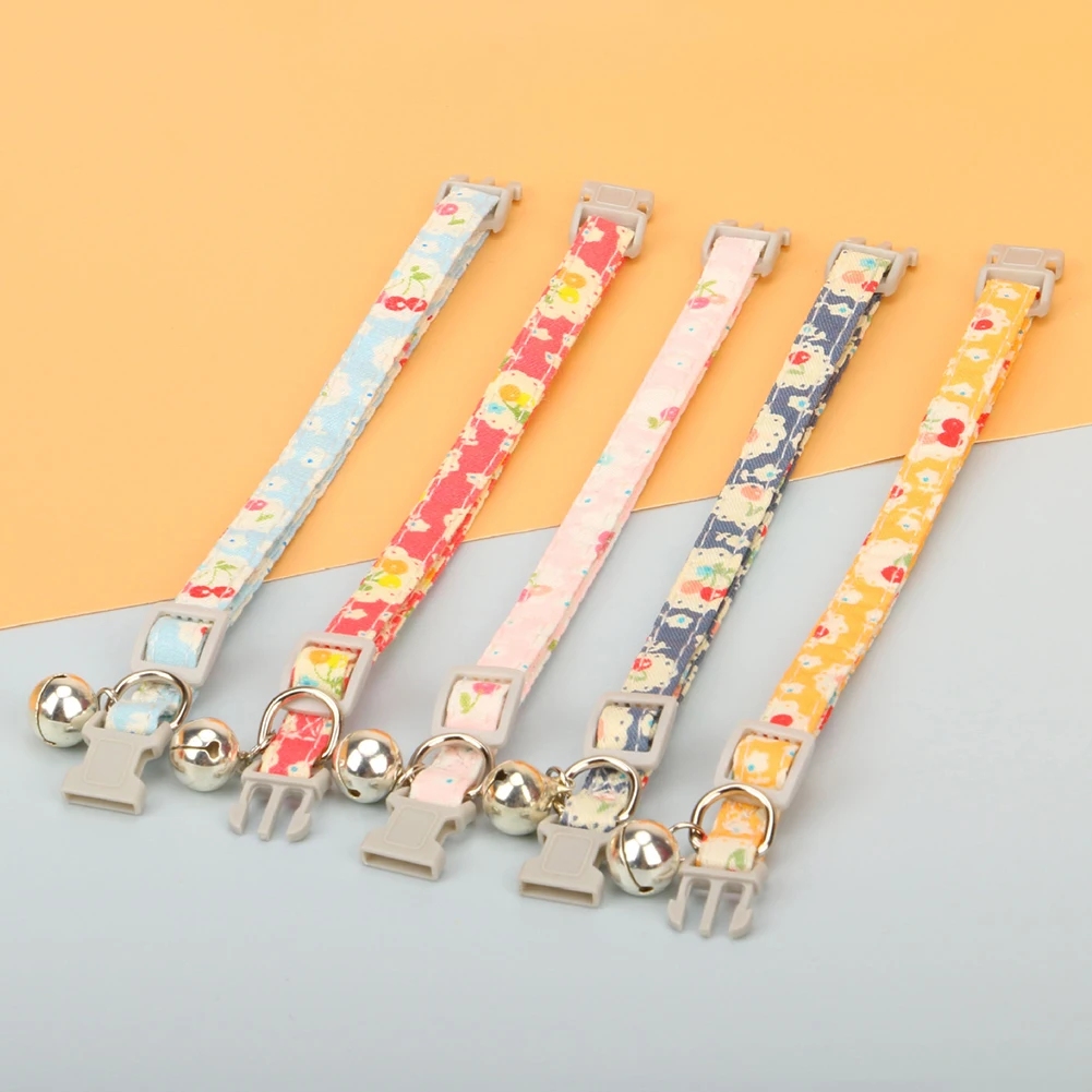 

Ошейник для домашних животных, регулируемый ошейник для кошек с цветочным принтом вишни, симпатичная Подвеска для кошек и собак, всесезонны...