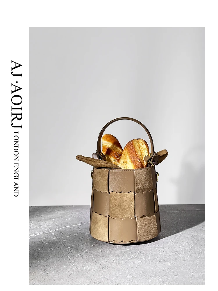 Купи British niche design autumn new frosted leather bucket bag portable women's bag за 4,873 рублей в магазине AliExpress