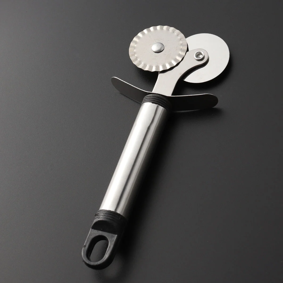 

Double Wheel Stainless Steel Pizza Pizza Roller Gadget Pastry Slicer Wheel Lace Pattern Dough Hob Pastry Dough Wheels