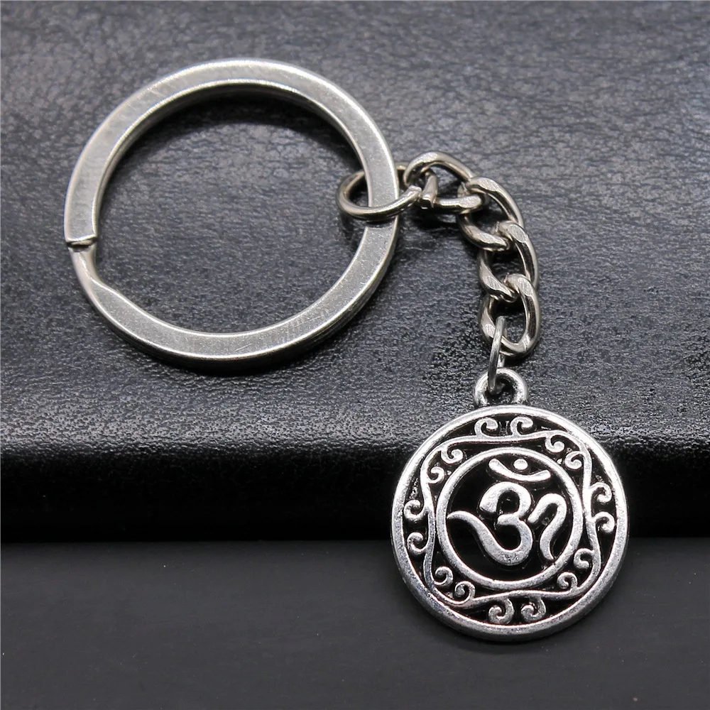 

Fashion Jewelry Keychain Antique Silver Color 22x19mm Hollow Carved Circle Om Symbol Pendant Keyring Souvenirs Gift