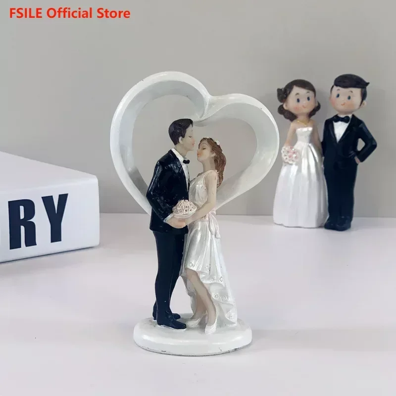 

FSILE European Style Groom Bride Resin Crafts Wedding Anniversary Wedding Cake Decoration Ornaments Foreign Trade