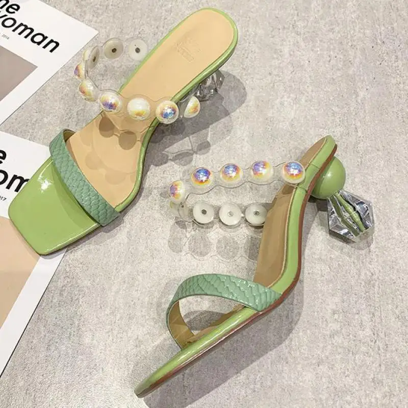 

Женские шлепанцы на высоком каблуке, с жемчугом и ремешком, летние качественные туфли-лодочки с квадратным носком, женская модная домашняя ...