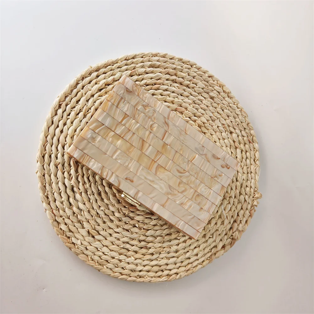 Жемчужно-коричневая мраморная полосатая акриловая коробка-клатч вечерний