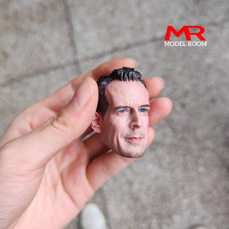 Модель экшн-фигурки Брюса Виллиса с поврежденной головой