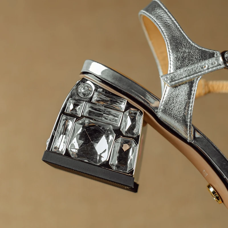 Женские сандалии из натуральной воловьей кожи с круглым носком на высоком