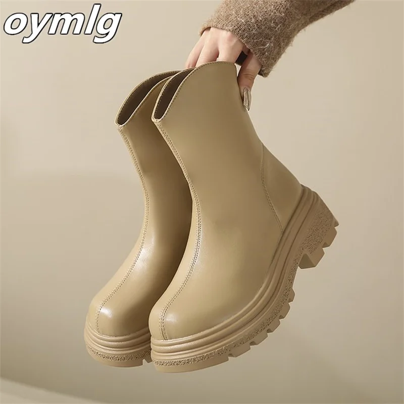 Женские ботинки на большой толстой подошве с короткой бочонком и молнией сзади