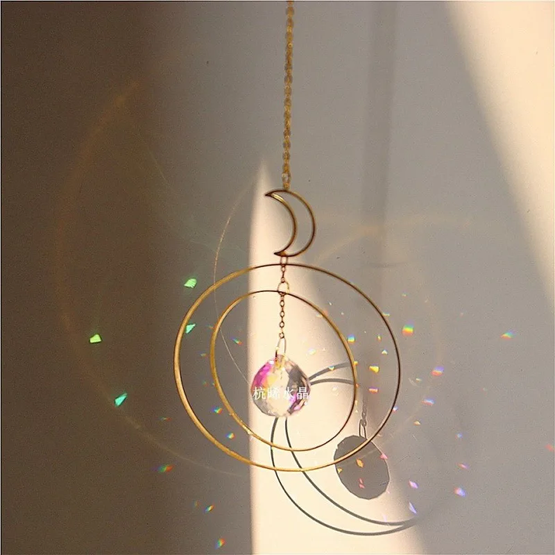 

Подвеска в виде звезды, маленькая красная книга, луна, Ловец Солнца, украшение для окна, садовая металлическая кристаллическая ветряная кол...