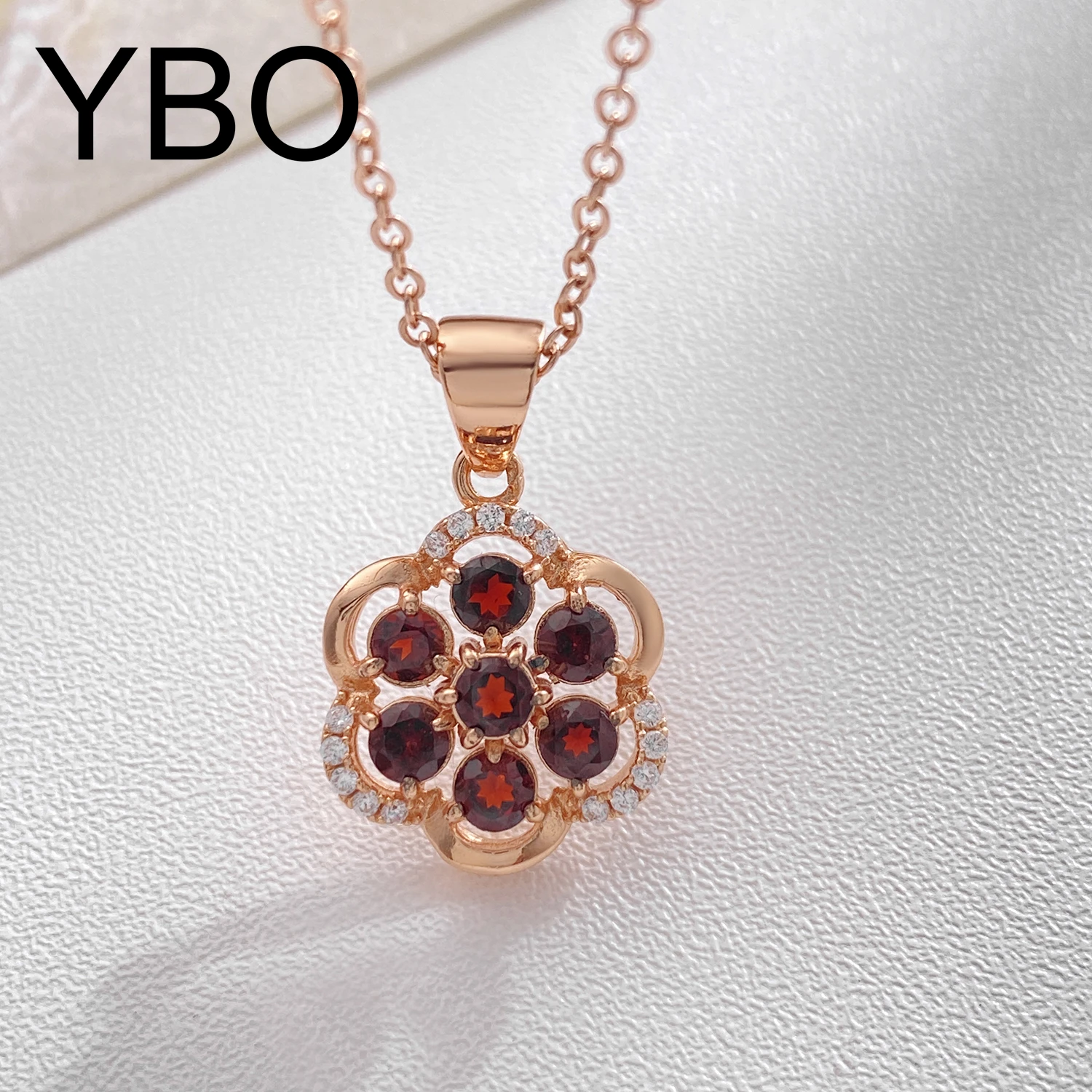 

YBO 3MM Gemstone Geometric Flower Pendant Rose Gold Plating Natural Red Garnet Inlaid Clavicle Chain Necklaces Fine Jewelry Gift