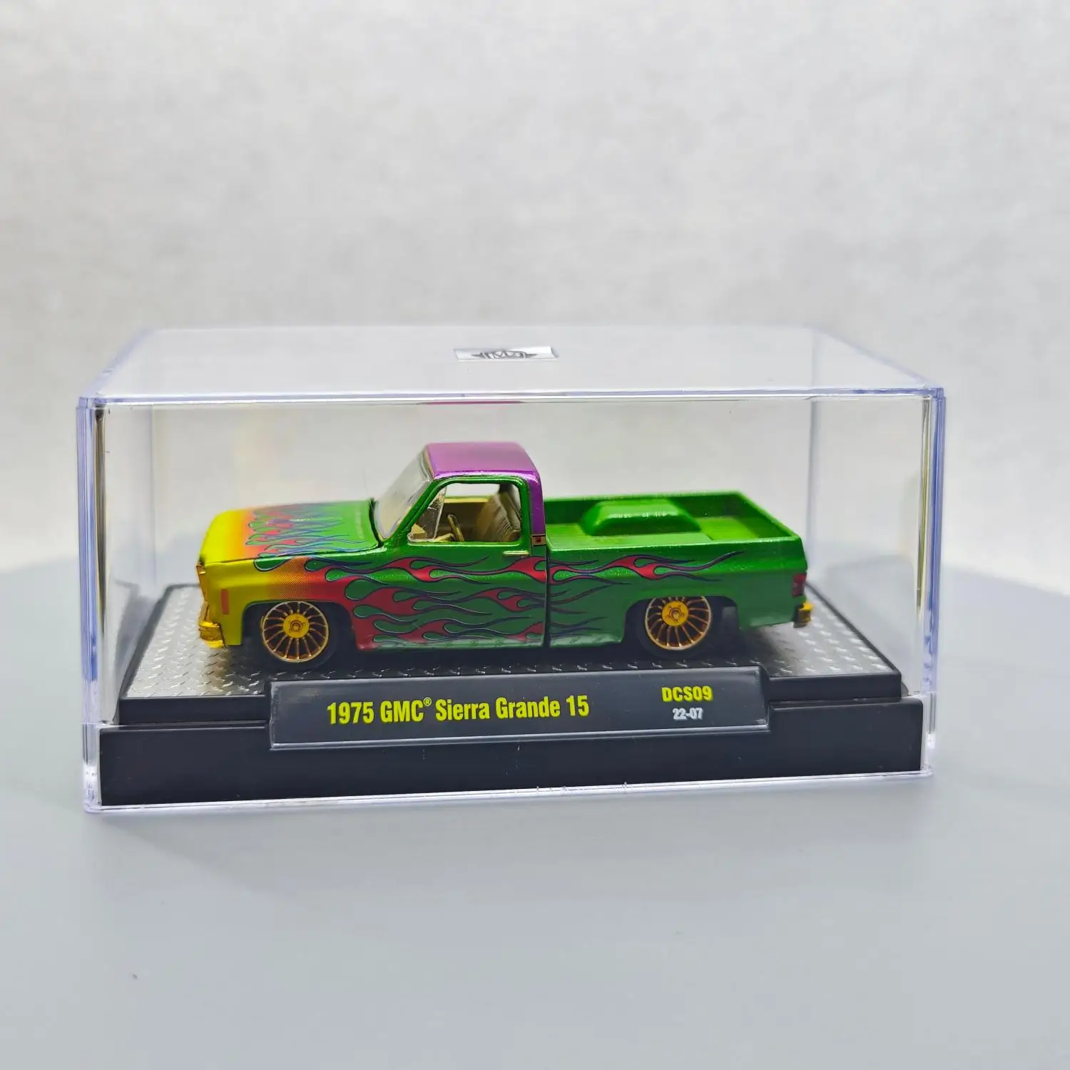 Машины M2 1/64 1975 GMC Sierra Grande 15 зеленое пламя литая модель автомобиля из сплава под
