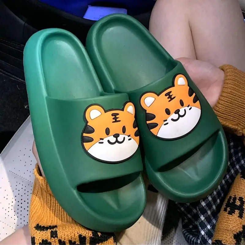 

Slippers Sandals Beach Slides Flip Flops Cartoon Bear Dog Tiger Thick Soled Boys Girls Unisex Bathroom Shoes Women Men Summer