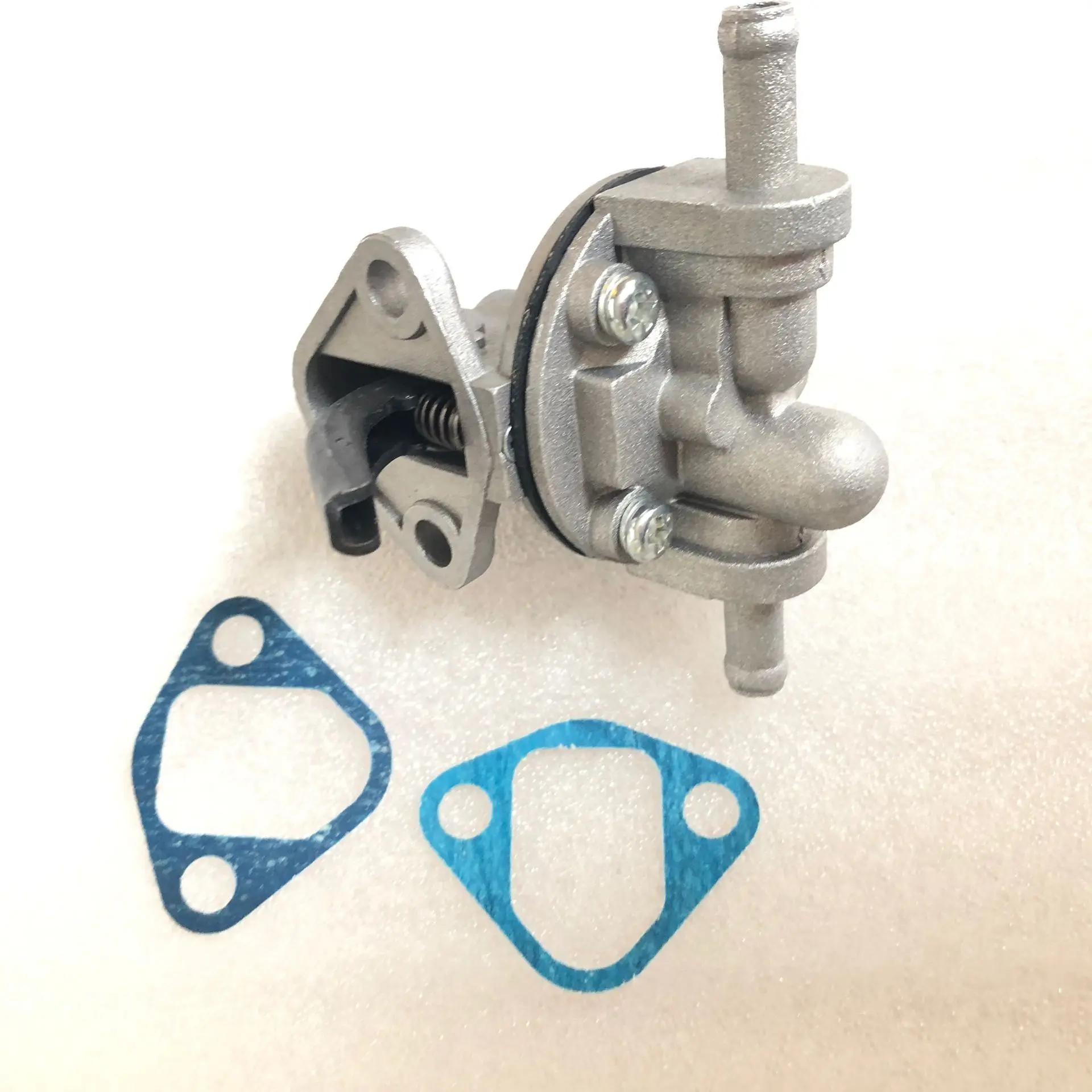 

16604-52032 1G961-52030 топливный подъемный насос для Kubota Z482 D662 D722 V2203 V2403 19844-52031 16604-52030