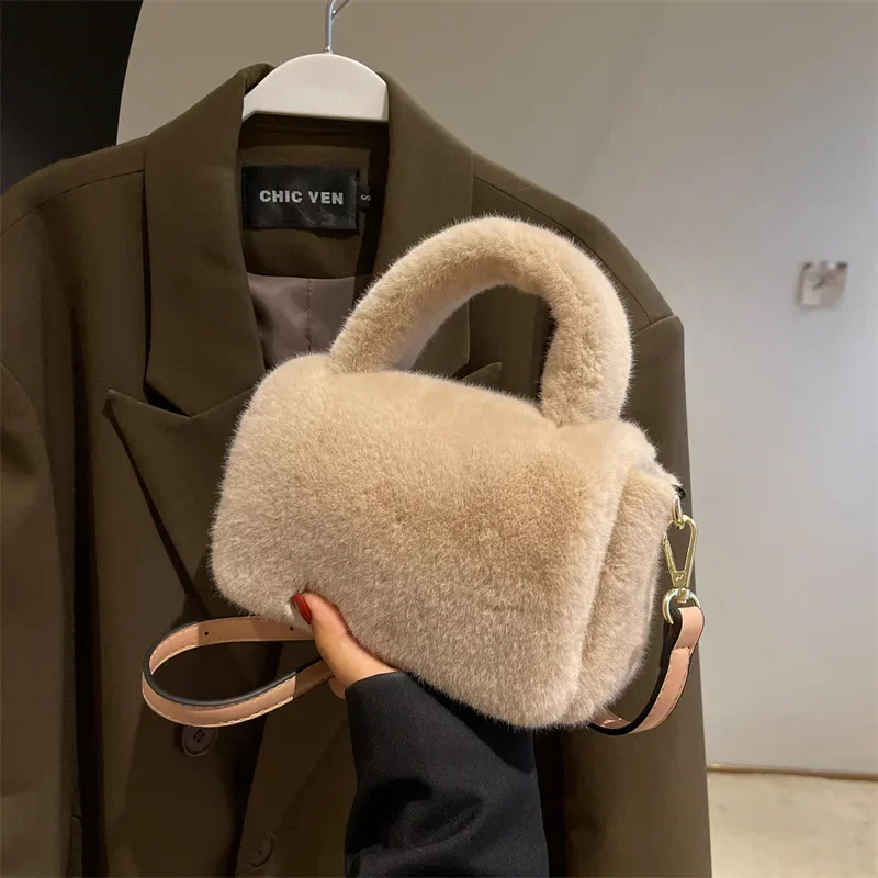 

2023 Winter New Women's Plush Bag Trend Designer Small Crossbody Bags Fluffy Tote Bags Luxury Clutch Purse Versatile Handbag