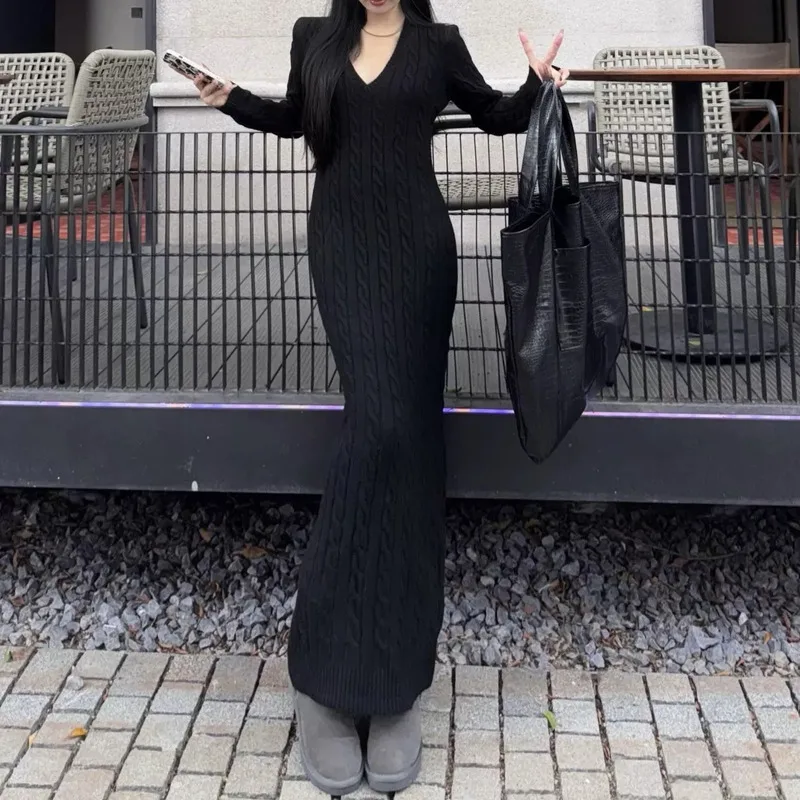 Женские платья 2024 Трендовое французское вязаное платье с V-образным вырезом