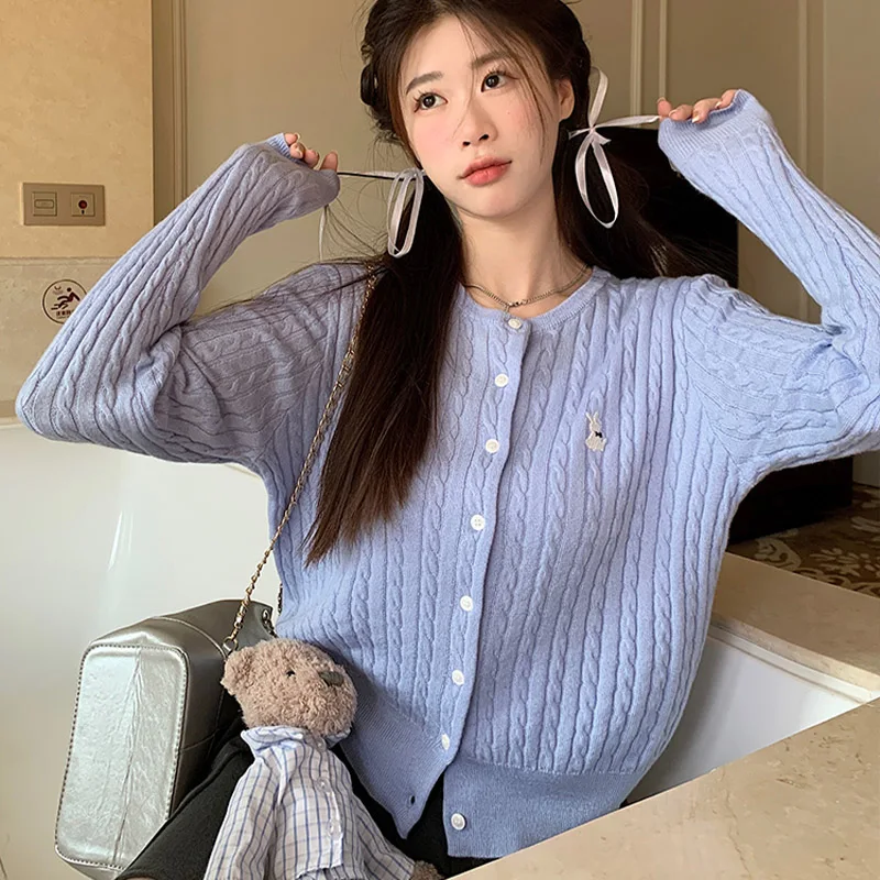 Женский акриловый кардиган с вышивкой