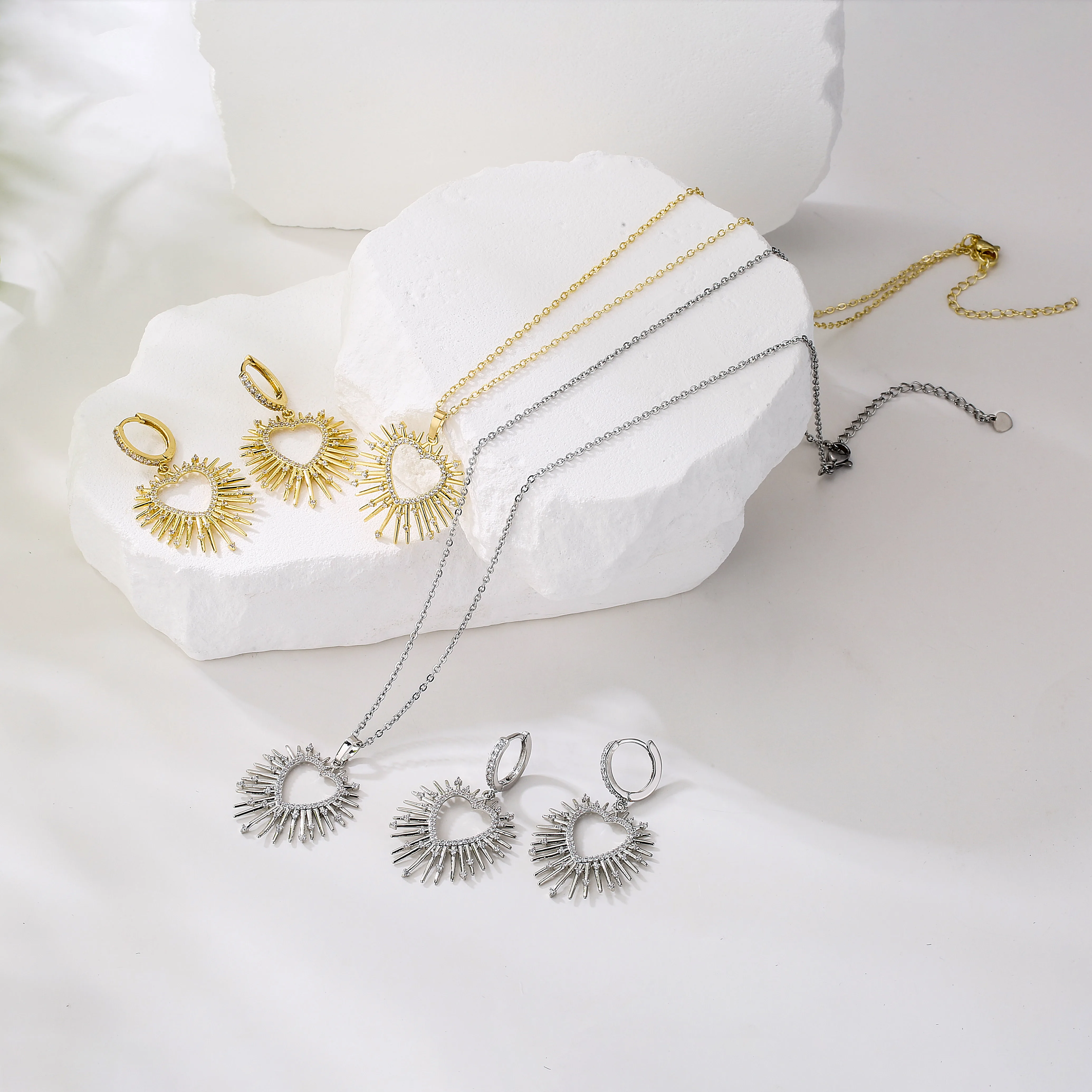 

HECHENG,Top Zircon 18k Gold Plated Jewelry Set For Women Heart Earrings Necklace Set Fashion Jewelry