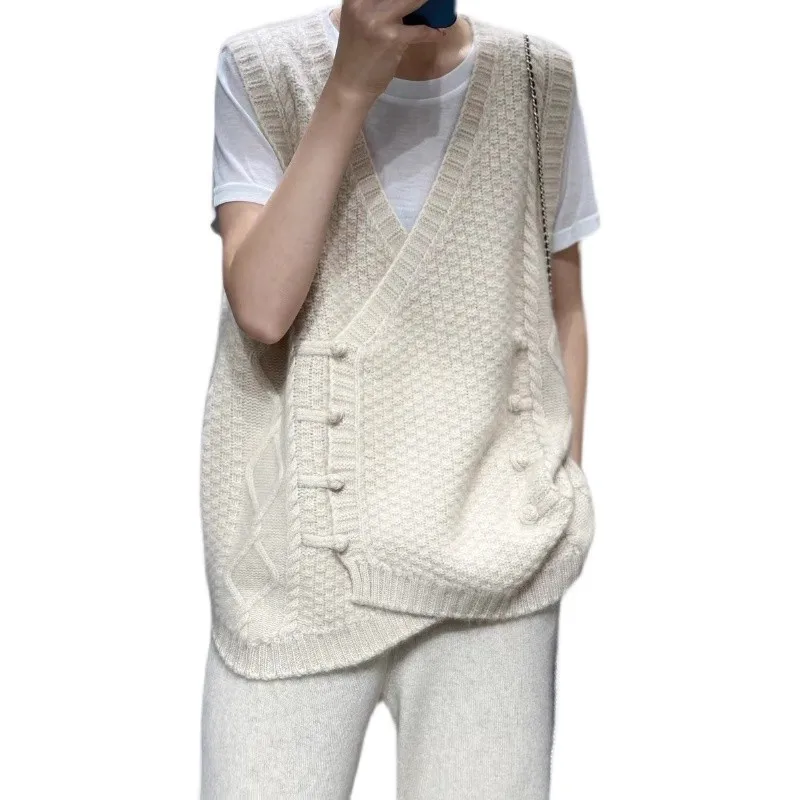 Жилет женский вязаный однотонный из натуральной шерсти без рукавов с V-образным