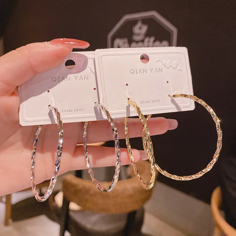 

Summer Fashion Trend S925 Silver Needle Unique Design Elegant Delicate Round Stud Earrings Ladies Jewelry Party Gift Wholesale