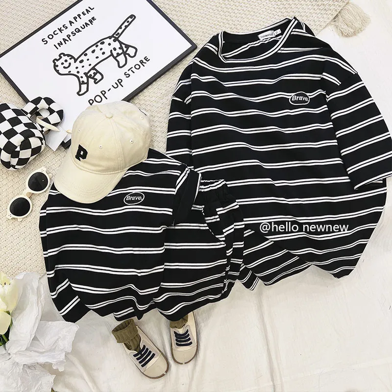 

Look Family Daddy Mom And Son Daughter Clothes Parent-Child Matching Summer t-Shirt Brother And Sister Sets Korean Kids Outfits