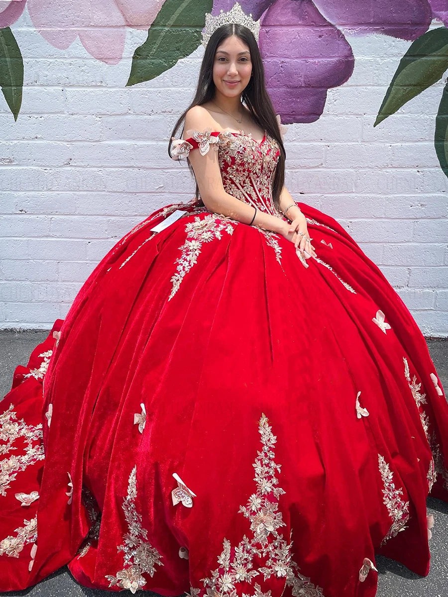 

Red Velour Quinceanera Dresses Mexican V-Neck Applique Lace Up Puffy Ball Gowns Sweep Train Long Luxury Vestidos De XV Anos