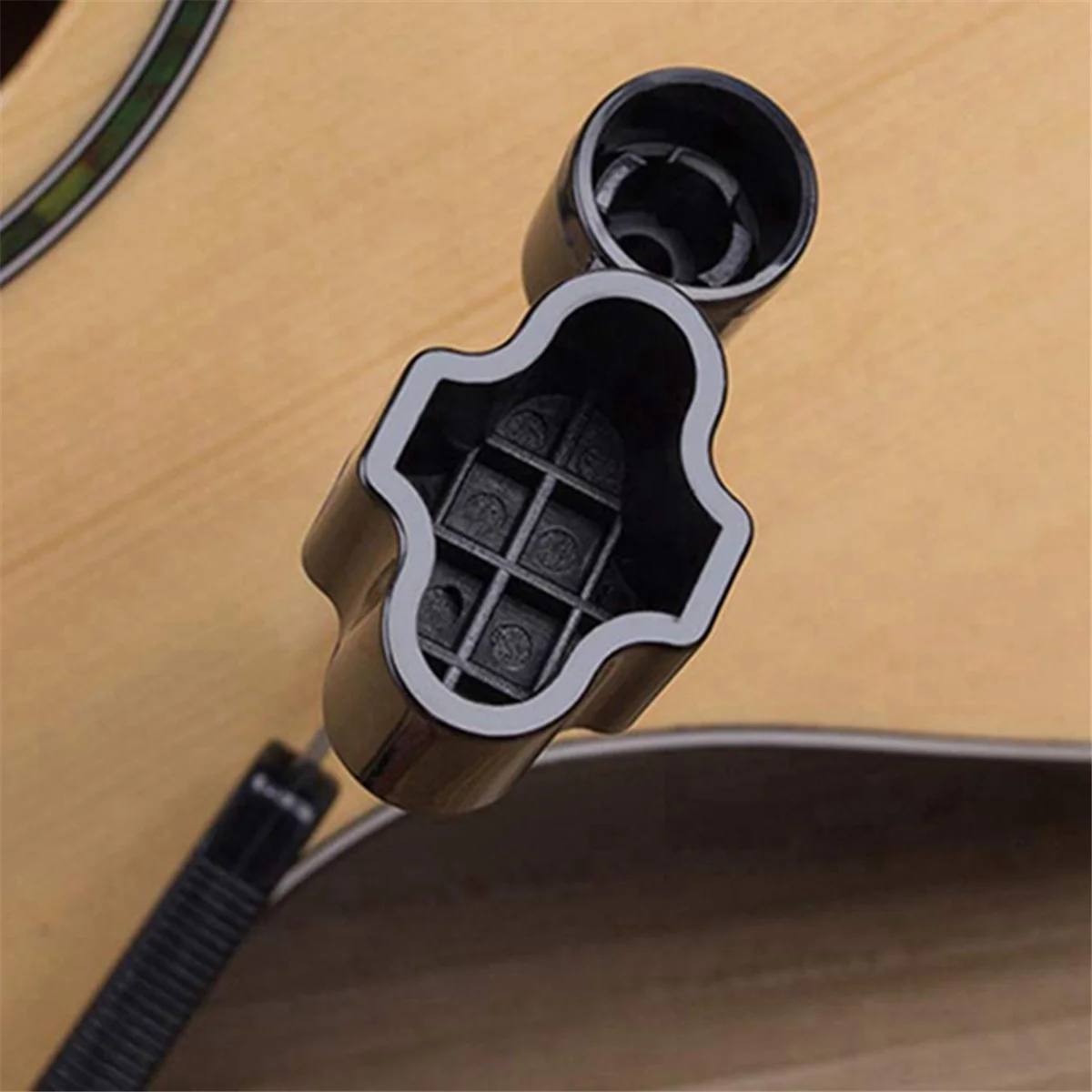 Устройство для намотки струн гитары и съемник мостовых штифтов 3 в 1