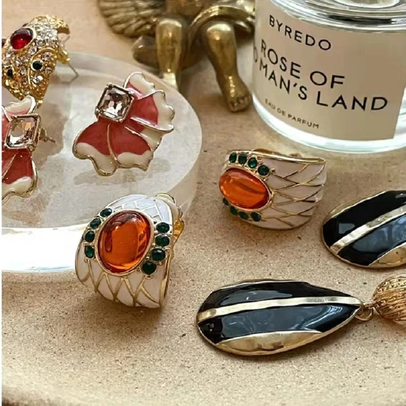 

French Elegant Vintage Metal Geometric Stud Earrings for Women Girls Trendy Travel Party Jewelry Accessories New 2022
