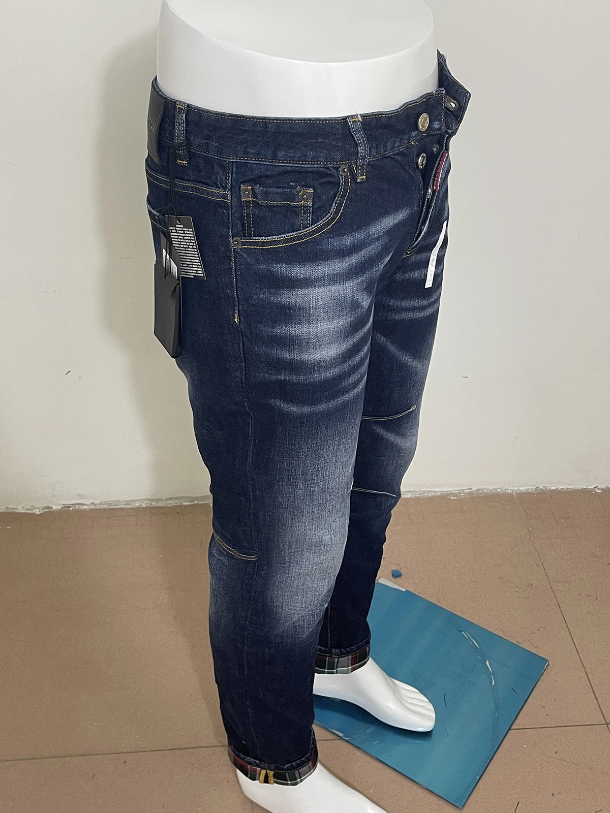 Spring/Summer 2023 new D2 fashion men wash and grind holes printing loose three-dimensional cut straight barrel blue jeans man