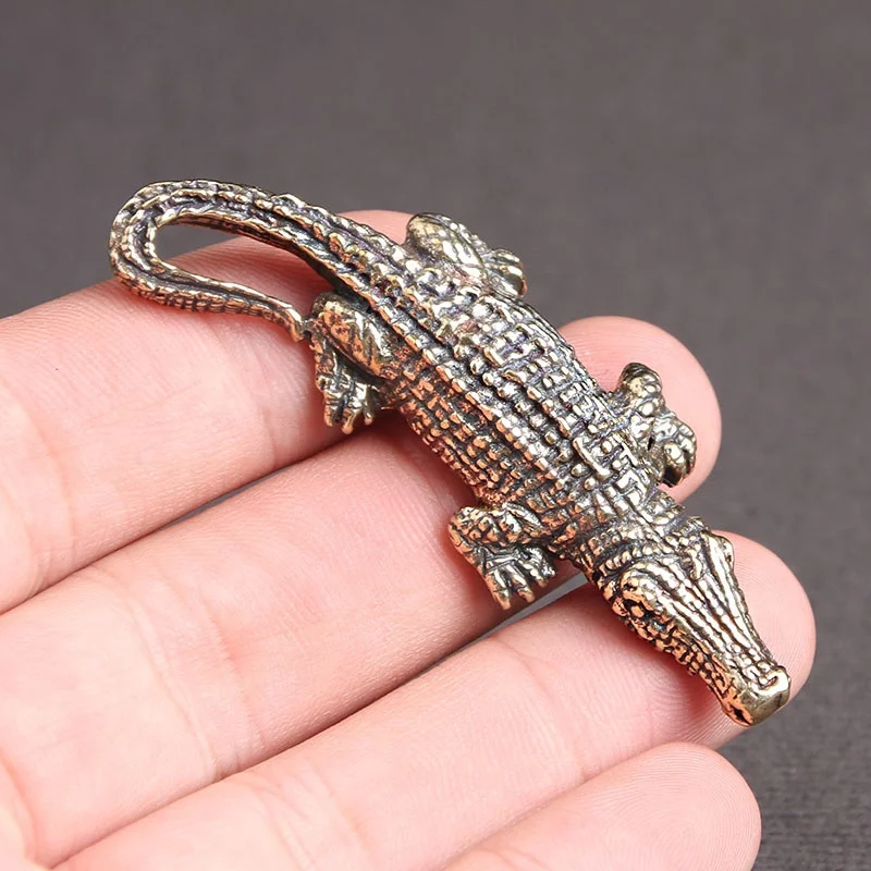 

Mini Brass Crocodile Statue Vintage Metal Key Chain Animal Bag hanging Home Office Desk Ornament Funny Gift Keychain Accessories